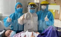 Em bé chào đời trong khu cách ly