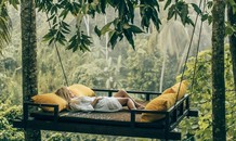 Resort cao cấp có giường ngủ lửng lơ giữa rừng Bali