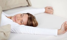 Vì sao ngủ không nên dùng gối?