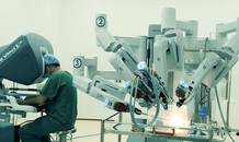 Dùng robot phẫu thuật ở bệnh viện lớn nhất TP HCM