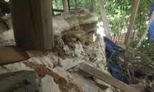 Sạt lở bờ sông uy hiếp 22 nhà dân ở Nghệ An
