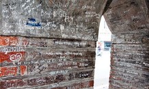 Xót xa hàng loạt di tích lịch sử cấp quốc gia bị giới trẻ vẽ bậy