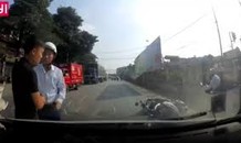 Hành động đẹp của hai tài xế sau khi va chạm giao thông
