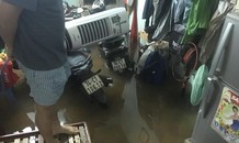 Đà Nẵng phố biến thành sông, hàng loạt nhà dân ngập trong biển nước