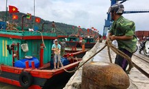 Người dân Cửa Lò gồng mình chống bão Sơn Tinh