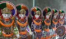 'Đại gia cô hồn': Trong nhà cả trăm sổ đỏ, sẵn chục cô chân dài