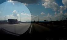 Chuyển làn không quan sát, sedan bị xe tải húc hàng chục mét
