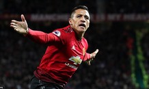 M.U thắng 'điên rồ', đập tan tin đồn mưu phản Mourinho