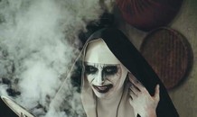 Quang Trung hóa thân thành quỷ Valak đảm đang mùa Halloween