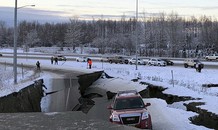 Tan hoang sau động đất 7,0 độ richter ở Alaska