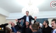 Ăn mừng giải phóng, cư dân Syria nâng Tổng thống Assad trên vai