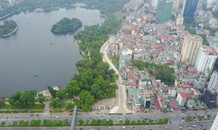 Nhìn trên cao đường 'uốn lượn' dài 600m giữa Hà Nội chưa thông xe đã 'mọc' nhà dị dạng