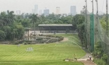 Cận cảnh sân tập golf, nhà hàng trên đất nông nghiệp giữa Thủ đô