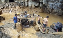 Hiện trường tìm kiếm 2 phu vàng bị mắc kẹt trong hang sâu hơn 100m