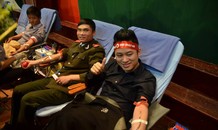Tùng Dương 'cháy' hết mình với Chủ Nhật Đỏ
