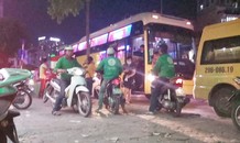 Theo chân 'xe vua': Vừa báo cáo Thủ tướng, đã lại bát nháo
