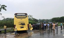 Giỡn mặt 'tử thần' trên cao tốc Nội Bài - Lào Cai