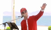 Bản tin 8H: Tổng thống hát rap trong video âm nhạc cùng cháu trai