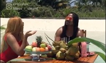 Ăn trưa sang trọng giữa dòng nước xanh ngọc ở quốc đảo Maldives