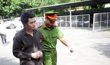 'Tú ông' thừa nhận kê chênh 2.000 USD khi môi giới cho Á hậu bán dâm