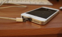 Vì sao điện thoại dễ phát nổ khi vừa dùng vừa sạc?