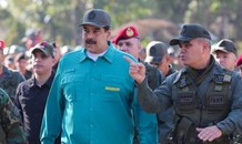 Tổng thống Venezuela Maduro theo dõi cuộc tập trận quân sự quy mô lớn