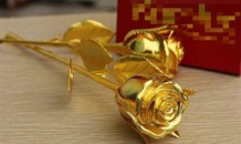 Quà 8/3 sang chảnh: Hoa hồng vàng đính kim cương giá 250 triệu đồng