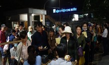 Bệnh viện ở Sài Gòn khám từ rạng sáng để giảm tải