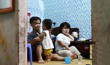Cận cảnh cuộc sống của đôi vợ chồng tí hon, chỉ cao 1m giữa Hà Nội
