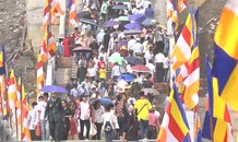 Dòng người đi bộ 5 km lên chùa Tam Chúc dự Đại lễ Phật đản