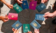 Vì sao hộ chiếu các quốc gia trên thế giới chỉ mang 4 màu sắc?