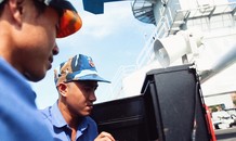 Bên trong nhà máy sửa chữa tàu ngầm ở Cam Ranh