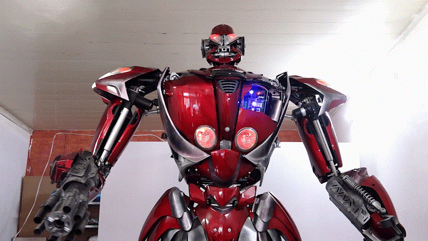 Robot biết nói cao 3 mét của nhóm thanh niên Hà Nội