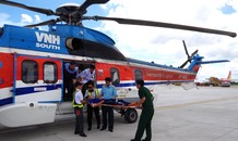 Trực thăng bay đêm đưa chiến sĩ Trường Sa về đất liền cấp cứu