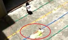 Cô giáo mầm non phạt trẻ ngủ giữa sân xi măng ngoài trời nắng