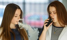 Thanh niên 18 tuổi có lá phổi như 70 tuổi khiến Mỹ xem xét cấm thuốc lá điện tử