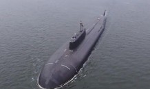 Tàu ngầm hạt nhân Omsk phóng tên lửa diệt mục tiêu cách 350 km
