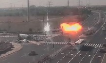 Tên lửa suýt rơi trúng ô tô trên đường cao tốc ở Israel
