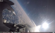 Đẹp ngỡ ngàng F-16 sải cánh trên bầu trời trong cuộc tập trận ở Hawaii