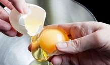 Cách nhận biết trứng để quá lâu