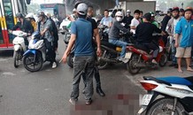 Nam thanh niên truy sát hai cô gái, chém gục một người ở cầu Dậu