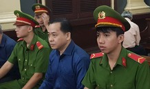 Hé lộ nội dung Vũ 'nhôm' viết trên giấy tại tòa sáng nay