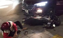 Công an triệu tập kẻ dùng ô tô húc 2 người bị thương nặng