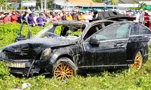 3 người chết trong xe Mercedes: Công an xác định tài xế tự lao ô tô xuống kênh