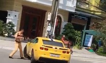 CSGT có được dùng súng AK chặn chiếc ô tô Chevrolet Camaro?