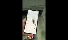iPhone Xs Max đầu tiên thế giới bị vỡ màn hình