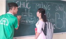 Rơi nước mắt với màn tổ chức sinh nhật cho cô giáo giá 0 đồng