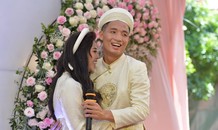 VIDEO: Bùi Tiến Dũng hát 'Nắm lấy tay anh' tặng vợ sắp cưới trong lễ ăn hỏi