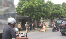 Rợn người cảnh CSGT Hải Phòng bị xe vi phạm húc văng trên đường