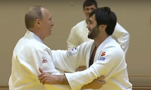 Tổng thống Nga Putin bị thương khi đánh bại nhà vô địch Olympic Judo